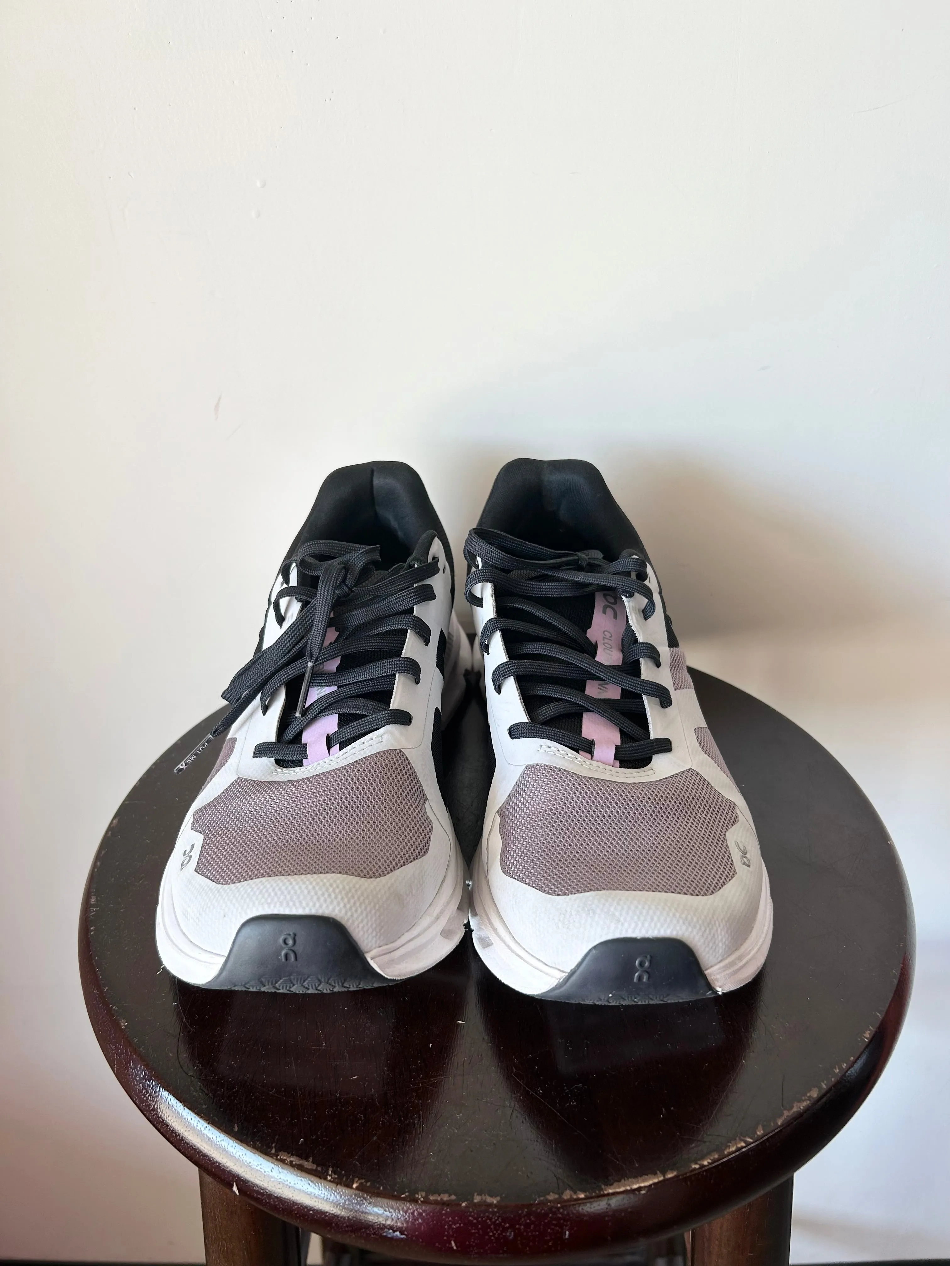 On Cloud Womens Athletic Shoes Womens 8.5